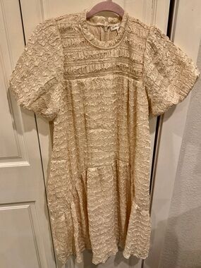 Women’s Cream Textured Puff-Sleeve Dress size S